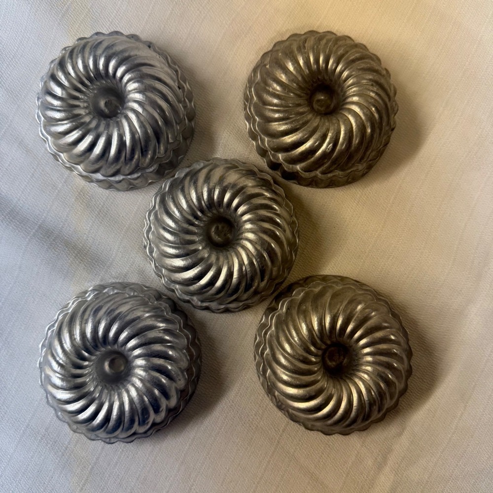 Vintage Aluminum Fluted Tart Gelatin Molds Spiral Swirl Set of 5 Mini Cake Tins